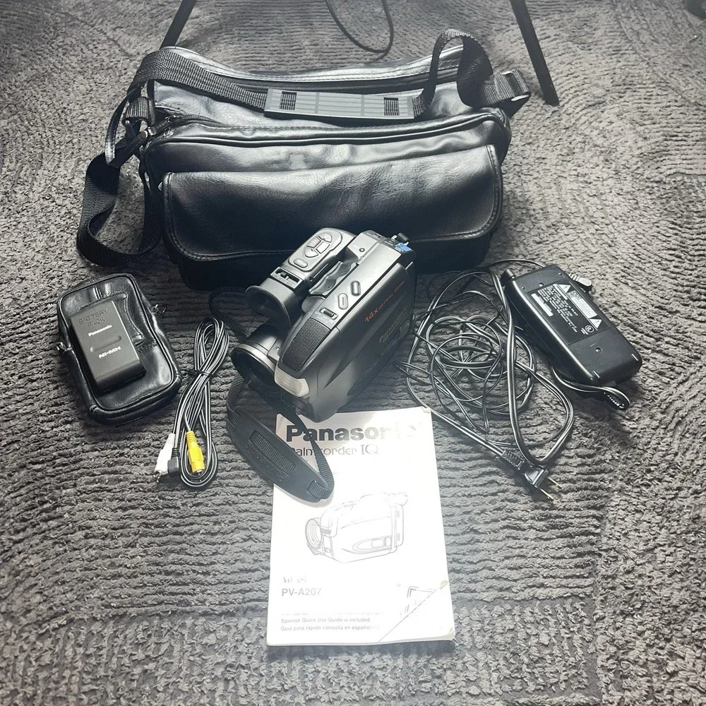 Panasonic‎ PV-A207D VHS-C Camcorder 14x Zoom Palmcorder w/ Bag Bundle